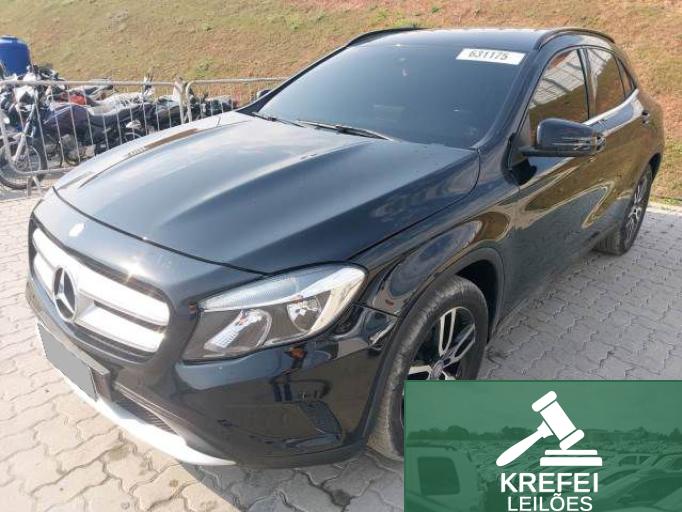 MERCEDES BENZ GLA 200 16/16